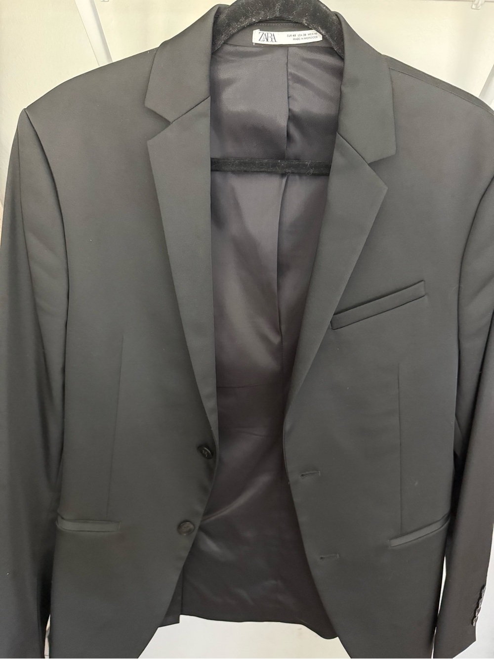 Zara Men’s Black Single-Breasted Blazer